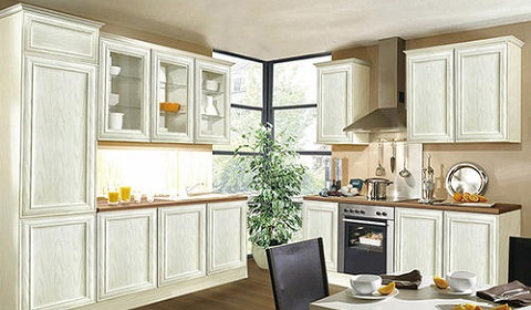 厨房装修选城阳全铝橱柜还是木质橱柜？